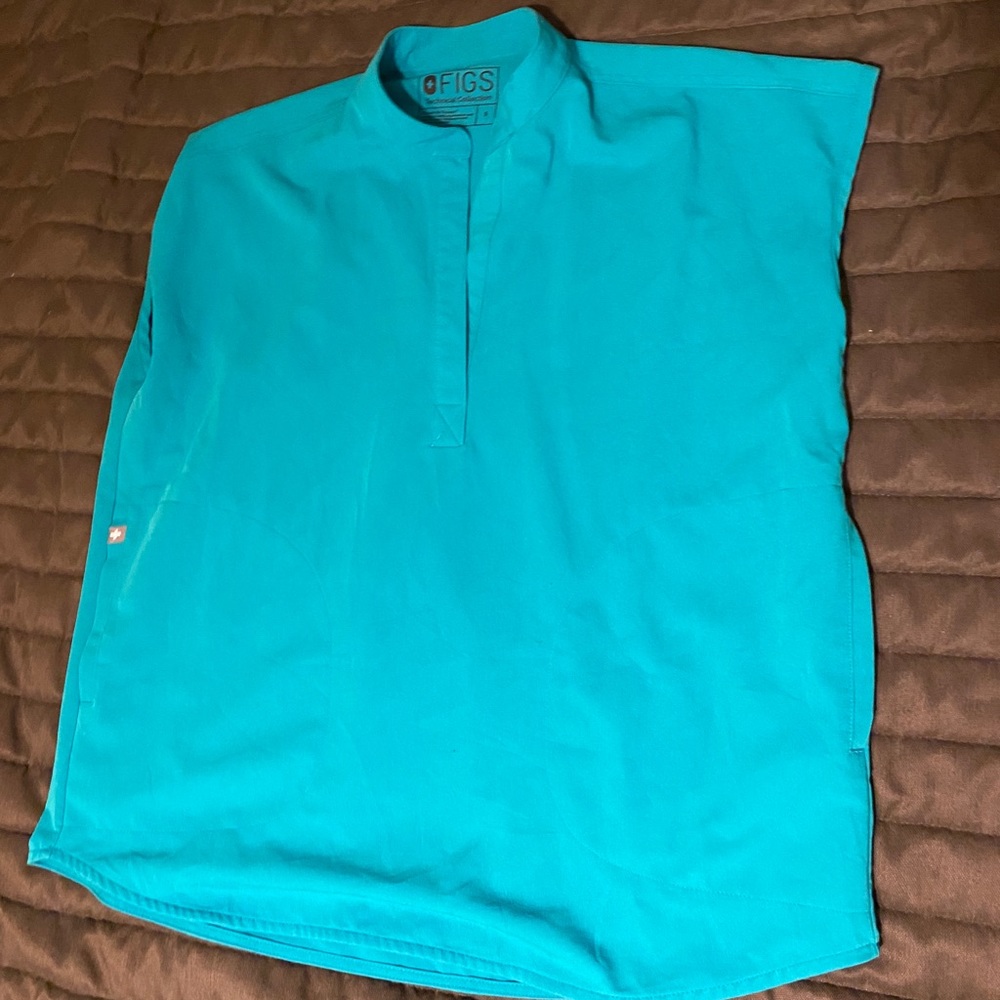 FIGS Scrub top